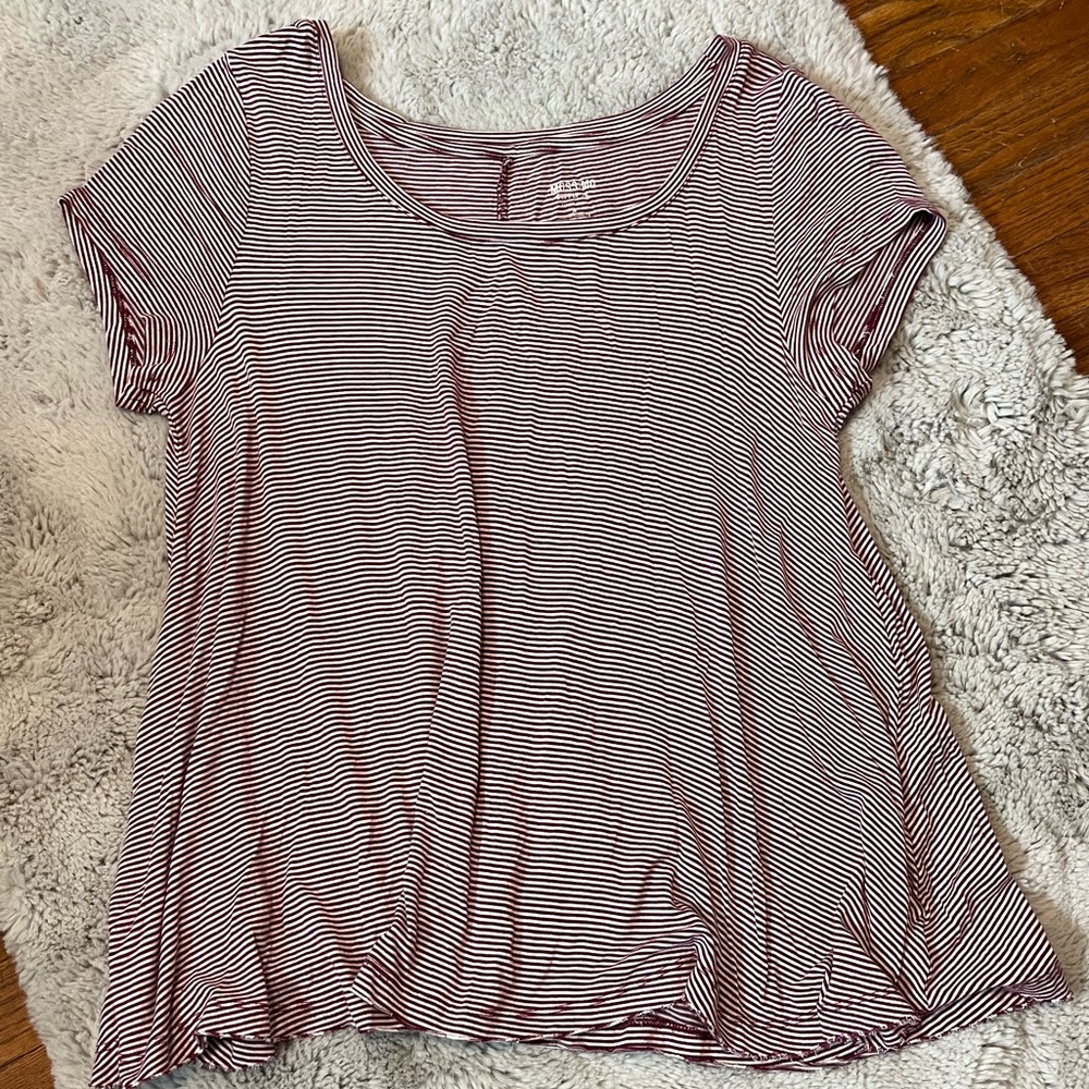 🎯 Mossimo Maroon striped flowy top